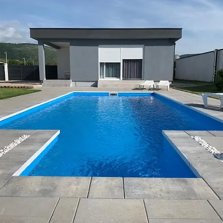 Sweet Retreat On Buna Riverside - With Private Pool
