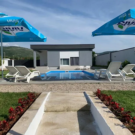 Sweet Retreat On Buna Riverside - With Private Pool Hotel