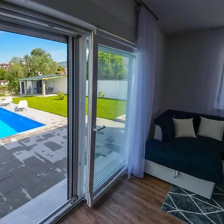 Sweet Retreat On Buna Riverside - With Private Pool Hotel