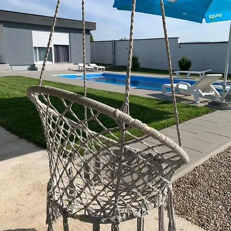 Sweet Retreat On Buna Riverside - With Private Pool