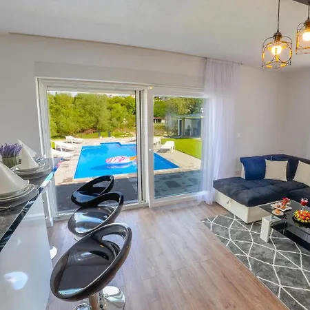 Hotel Sweet Retreat On Buna Riverside - With Private Pool